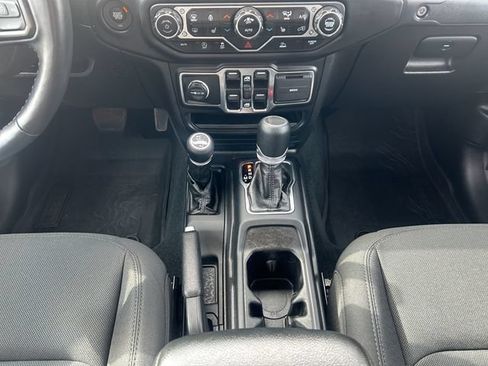 Used 2022 Jeep Gladiator Sport AWD/4WD image 17