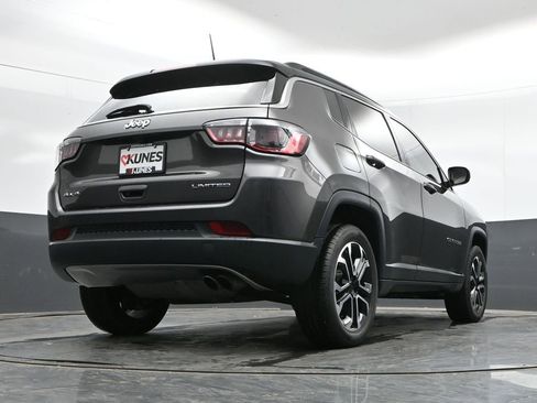 Used 2022 Jeep Compass Limited w/ Sun and Sound Group AWD/4WD image 40