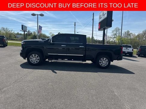 Used 2024 Chevrolet Silverado 2500 High Country w/ Technology Package AWD/4WD image 7