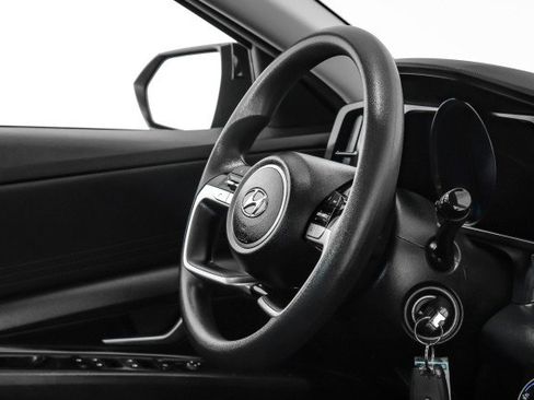 Used 2021 Hyundai Elantra SE w/ Cargo Package image 11