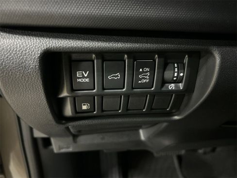 Certified 2025 Subaru Forester Premium image 17