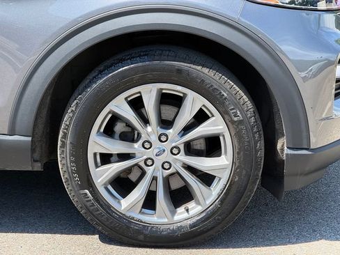 Used 2022 Ford Explorer XLT w/ Equipment Group 202A AWD/4WD image 12