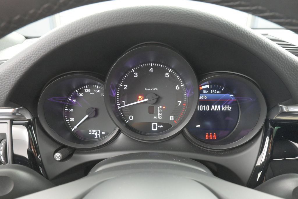 Certified 2026 Porsche Macan AWD/4WD image 18