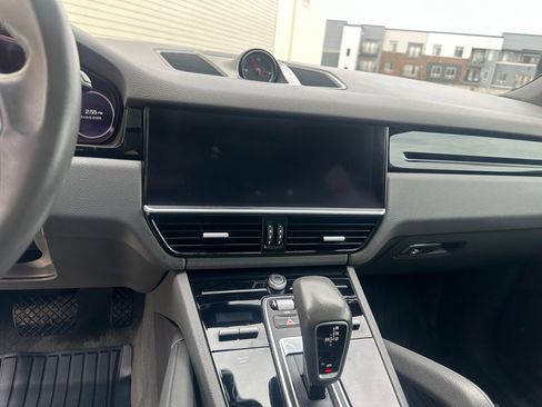 Used 2021 Porsche Cayenne image 11