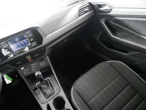 Used 2022 Volkswagen Jetta Sport image 11