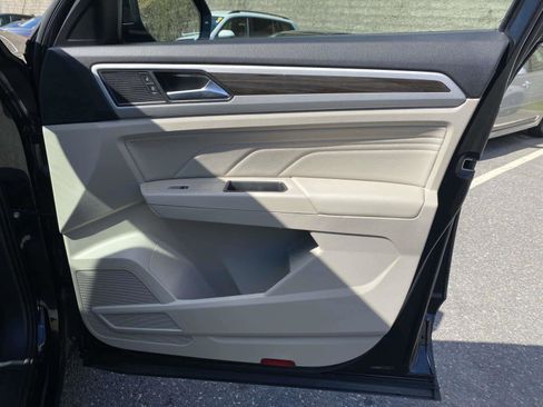 Certified 2023 Volkswagen Atlas SE w/ Panoramic Sunroof Package AWD/4WD image 35