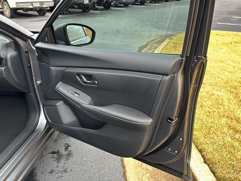 Used 2025 Nissan Sentra S image 12