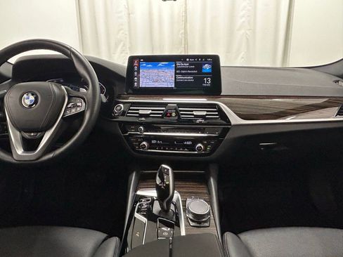Used 2023 BMW 530i xDrive w/ Premium Package AWD/4WD image 9