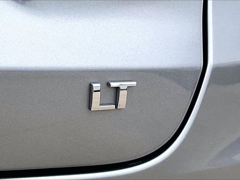 Used 2025 Chevrolet Trax LT FWD image 8