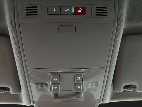 Used 2024 Volkswagen Tiguan SE AWD/4WD image 33