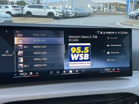 Used 2025 BMW 330i Sedan image 25