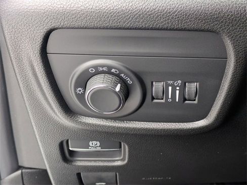 Used 2025 Jeep Grand Cherokee Laredo X w/ Luxury Tech Group I image 14