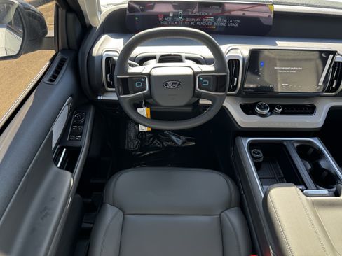 New 2026 Ford Expedition Active image 14