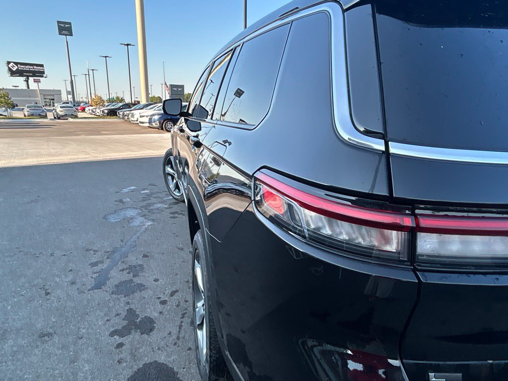 Used 2022 Jeep Grand Cherokee L Limited RWD image 15