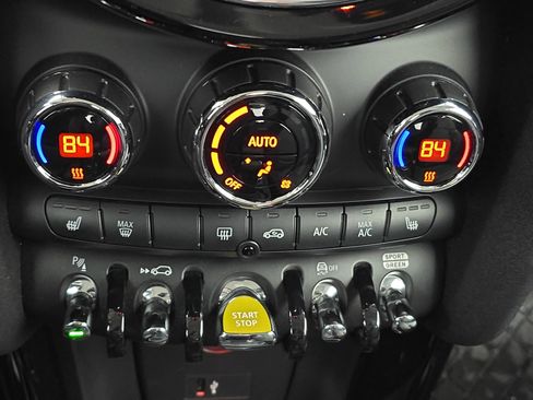 Used 2022 MINI Cooper SE w/ Driver Assistance Package image 23