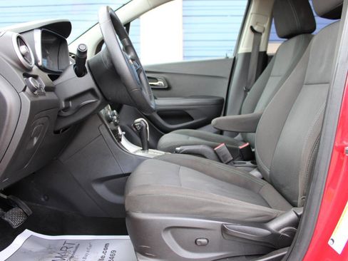 Used 2015 Chevrolet Trax LT w/ LT Sun and Sound Package image 16