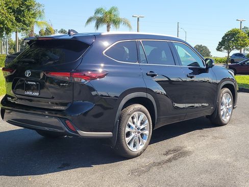 Certified 2026 Toyota Highlander Limited AWD/4WD image 7