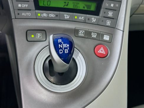 Used 2015 Toyota Prius Five w/ Advanced Technology Package FWD image 24