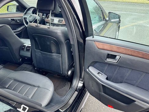 Used 2016 Mercedes-Benz E 400 4MATIC Sedan image 16