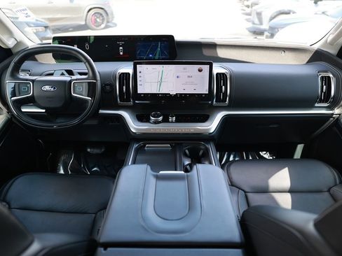 Used 2025 Ford Expedition Platinum w/ Driver's Package image 25