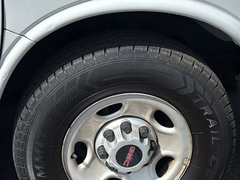 Used 2016 GMC Savana 2500 image 16