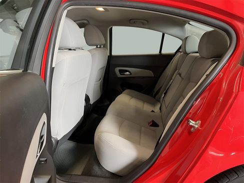 Used 2016 Chevrolet Cruze LT image 14