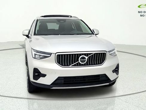 Used 2025 Volvo XC40 B5 Plus AWD/4WD image 2