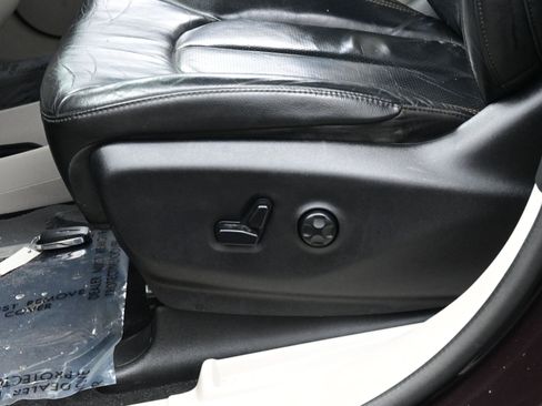 Used 2019 Chrysler Pacifica Touring-L Plus image 11