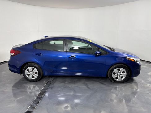 Used 2017 Kia Forte LX FWD image 4
