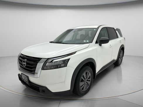 Used 2024 Nissan Pathfinder S AWD/4WD image 3