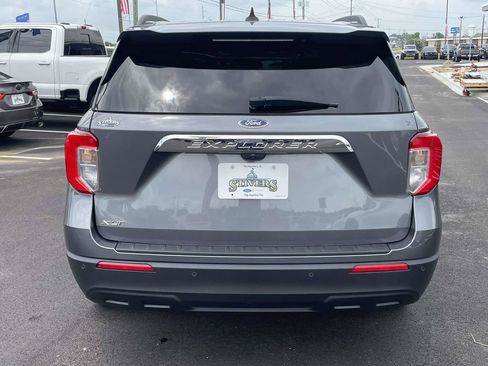 Certified 2023 Ford Explorer XLT RWD image 4