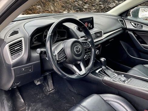 Used 2018 MAZDA MAZDA3 Touring image 12