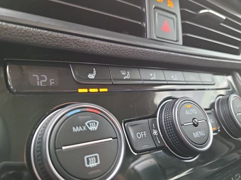 Certified 2022 Volkswagen Jetta SE image 30