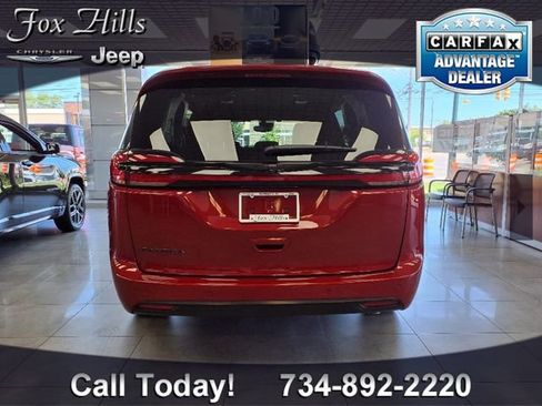 New 2025 Chrysler Pacifica Select w/ Fav Edition Package image 6