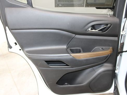 Used 2019 GMC Acadia SLE FWD image 18