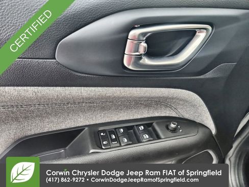 Used 2024 Jeep Compass Latitude image 21