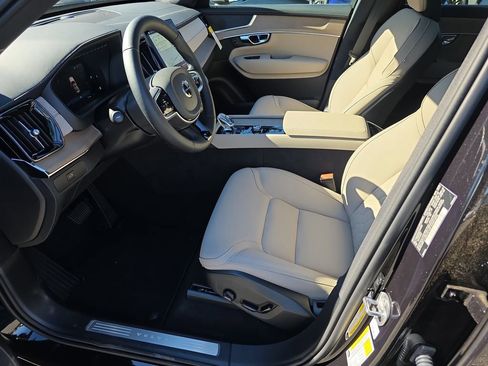 New 2025 Volvo XC90 B6 Core w/ Climate Package image 8