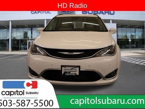 Used 2020 Chrysler Pacifica Touring-L w/ Tire & Wheel Group image 8