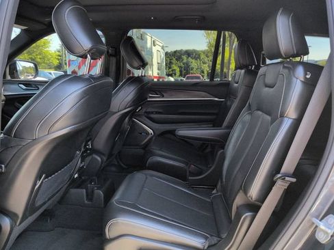 Used 2023 Jeep Grand Cherokee L Overland AWD/4WD image 14