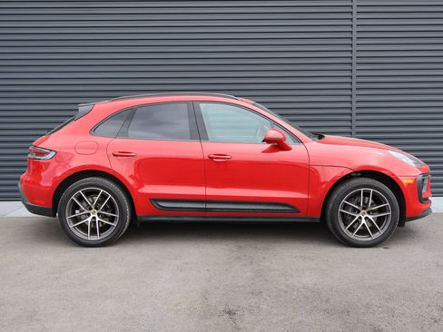 Used 2022 Porsche Macan AWD/4WD image 10