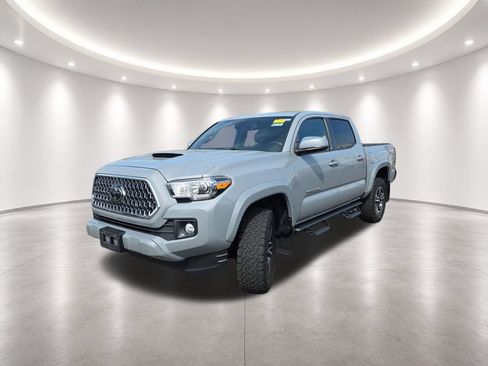 Used 2019 Toyota Tacoma TRD Sport AWD/4WD image 4