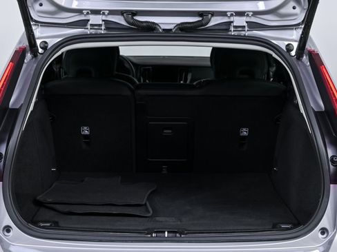 Certified 2025 Volvo V60 B5 Cross Country Plus image 31