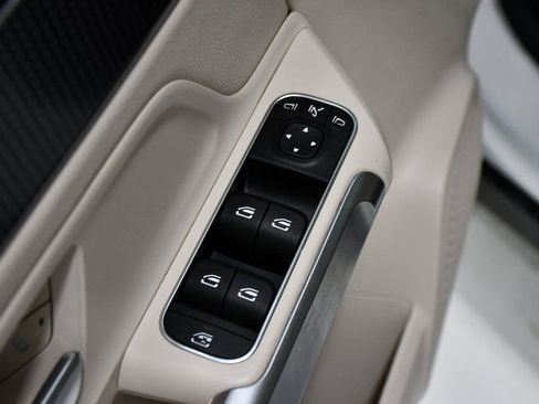 Certified 2022 Mercedes-Benz GLB 250 4MATIC image 18