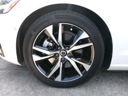 Used 2024 Volvo S60 B5 Plus AWD/4WD image 43