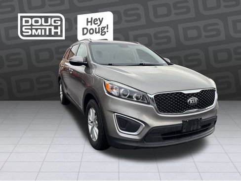 Used 2016 Kia Sorento LX image 7