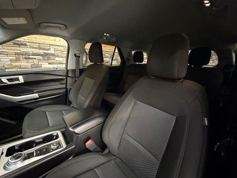 Used 2023 Ford Explorer XLT image 12
