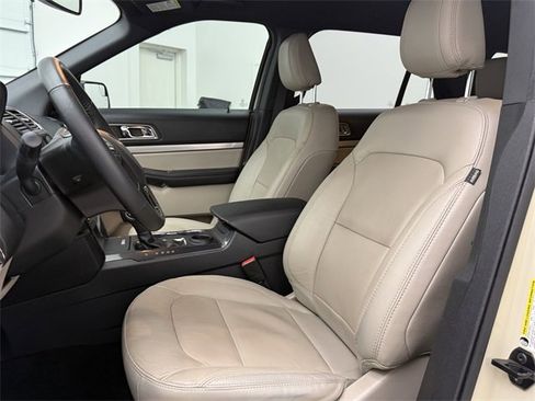 Used 2018 Ford Explorer XLT w/ Equipment Group 202A image 13
