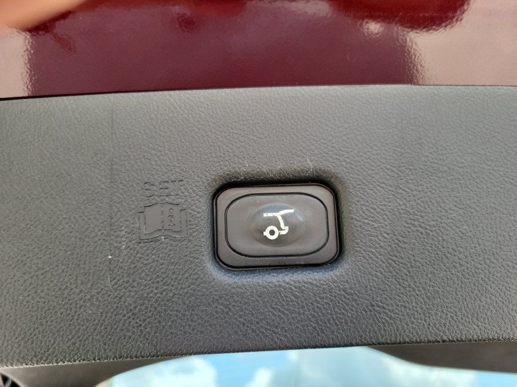 Used 2022 Lincoln Nautilus FWD w/ Premium Package image 7