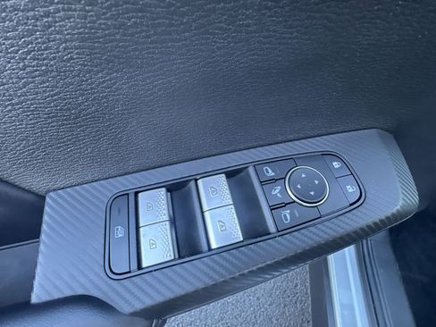 Used 2024 Mitsubishi Outlander SE image 13