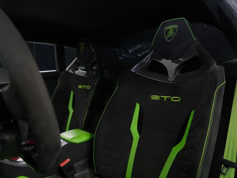 Used 2023 Lamborghini Huracan STO RWD image 15